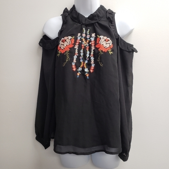 Altar'd State Black Floral Embroidered Cold Shoulder Top Size Small - Picture 1 of 7
